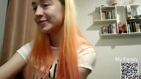 Snapshot of emilly_20 chatting on May 2026 09:33:02 PM Emily online show from May 2026 09:33:02 PM
