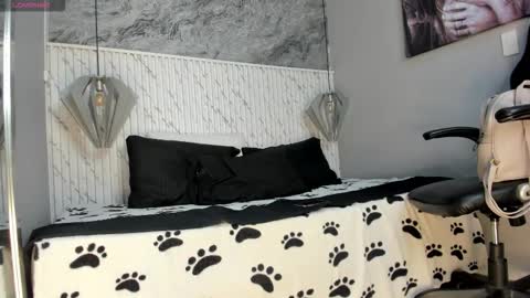 emilly_mell online show from September 2025 11:10:02 AM