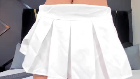 Snapshot of emilly_moonn chatting on September 2025 02:48:02 AM EMILLY online show from September 2025 02:48:02 AM