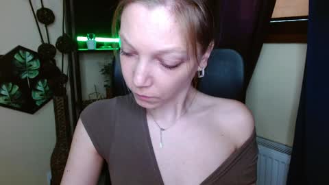 Emilly online show from April 2026 06:03:02 AM