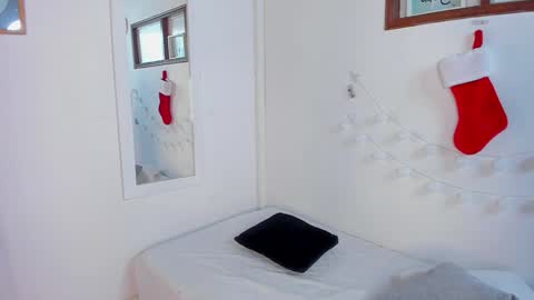 Snapshot of emillygonzalez chatting on December 2024 04:36:02 AM . . online show from December 2024 04:36:02 AM