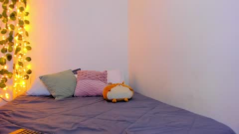 emilly online show from January 2025 11:56:01 PM