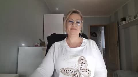 EmillyLove online show from March 2026 10:33:01 AM