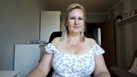EmillyLove online show from May 2026 08:29:01 AM