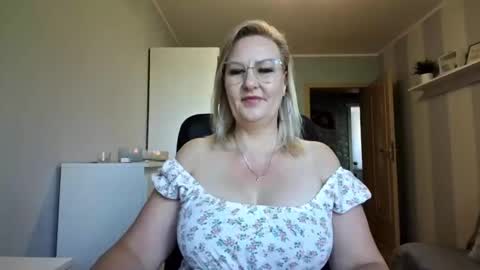 EmillyLove online show from May 2026 06:32:01 AM