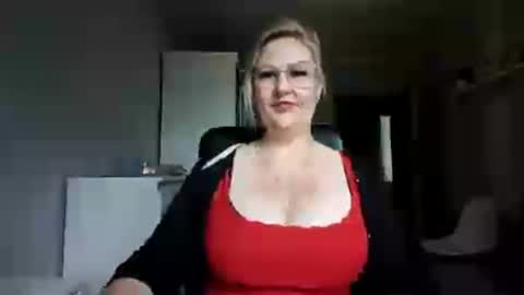 Snapshot of emillykiss chatting on June 2026 08:39:01 AM EmillyLove online show from June 2026 08:39:01 AM