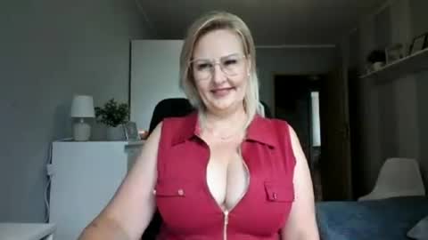 Snapshot of emillykiss chatting on July 2026 08:53:01 AM EmillyLove online show from July 2026 08:53:01 AM