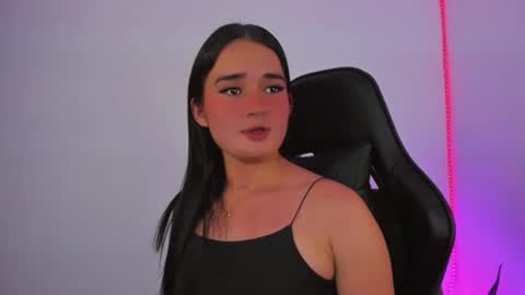 Snapshot of emily611258 chatting on June 2026 01:41:02 AM emily611258 online show from June 2026 01:41:02 AM