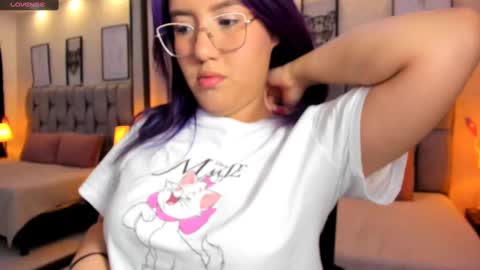 Snapshot of emily_5weet chatting on February 2025 06:08:02 AM Emily online show from February 2025 06:08:02 AM