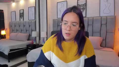 Snapshot of emily_5weet chatting on February 2025 08:31:02 AM Emily online show from February 2025 08:31:02 AM