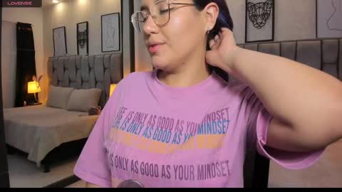 Snapshot of emily_5weet chatting on February 2025 04:14:02 AM Emily online show from February 2025 04:14:02 AM