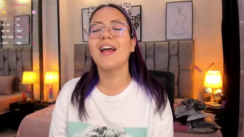 Snapshot of emily_5weet chatting on March 2025 06:12:02 AM Emily online show from March 2025 06:12:02 AM