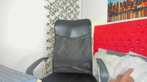 Snapshot of emily__dee chatting on April 2026 01:06:02 PM Emily online show from April 2026 01:06:02 PM