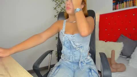 Snapshot of emily__dee chatting on May 2026 12:45:02 PM Emily online show from May 2026 12:45:02 PM