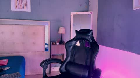 emily_castillo1_ online show from July 2026 06:33:02 AM