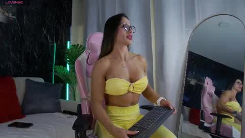 Emily foxx01 online show from November 2025 09:47:01 PM