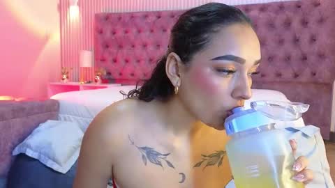 Snapshot of emily_foxyy chatting on December 2025 06:59:02 PM Emily online show from December 2025 06:59:02 PM