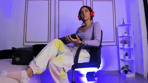 Snapshot of emily_gaviria1 chatting on June 2026 12:43:01 PM emily_gaviria1 online show from June 2026 12:43:01 PM