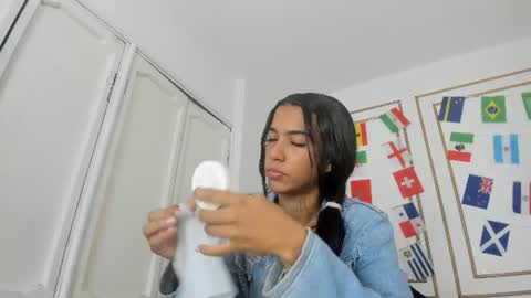 Snapshot of emily_gaviria1 chatting on July 2026 12:18:02 PM emily_gaviria1 online show from July 2026 12:18:02 PM