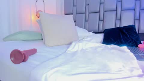 Emi  online show from February 2025 05:28:01 PM