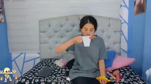 Snapshot of emily_jhons2 chatting on November 2025 01:02:01 PM Emily jhon online show from November 2025 01:02:01 PM