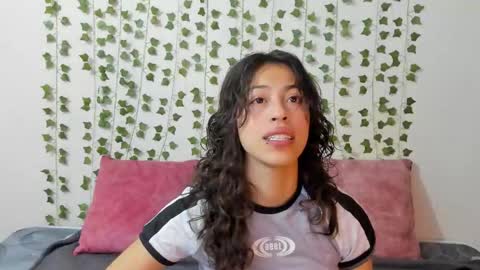 Snapshot of emily_jonessxx chatting on December 2025 12:02:02 PM emily online show from December 2025 12:02:02 PM