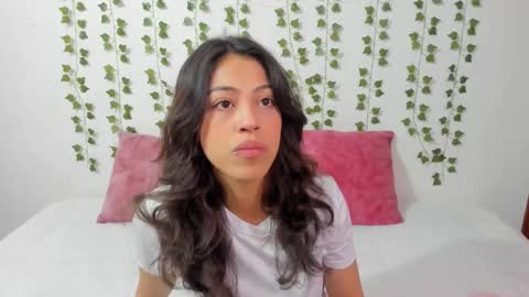 Snapshot of emily_jonessxx chatting on February 2026 04:00:02 PM emily online show from February 2026 04:00:02 PM