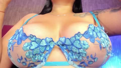 Snapshot of emily_klarence chatting on February 2026 07:17:02 PM Emily online show from February 2026 07:17:02 PM