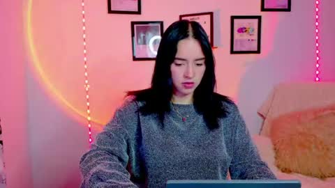Emily Lindey online show from June 2026 04:59:01 AM