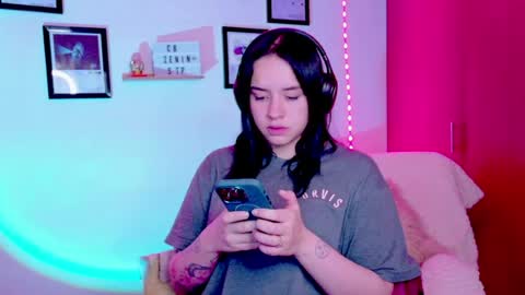 Emily Lindey online show from June 2026 08:17:02 AM