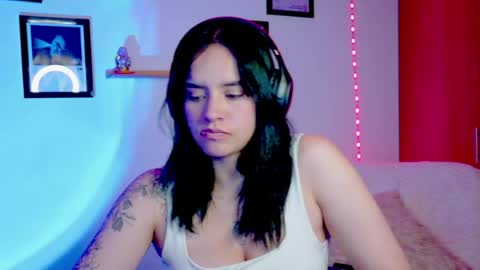 Emily Lindey online show from June 2026 04:32:02 AM