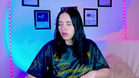 Emily Lindey online show from July 2026 07:56:02 AM