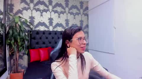 Snapshot of emily_loperaa chatting on April 2026 02:45:02 PM Emily online show from April 2026 02:45:02 PM