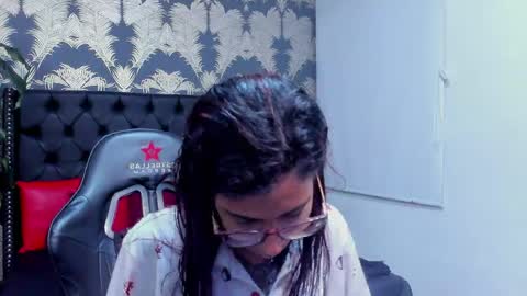 Snapshot of emily_loperaa chatting on May 2026 02:11:01 PM Emily online show from May 2026 02:11:01 PM
