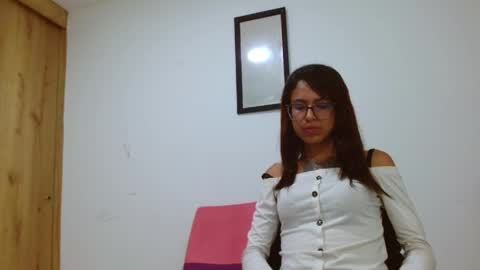 Snapshot of emily_loperaa chatting on June 2026 03:57:01 AM Emily online show from June 2026 03:57:01 AM