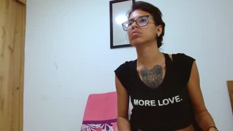 Snapshot of emily_loperaa chatting on June 2026 01:28:02 AM Emily online show from June 2026 01:28:02 AM