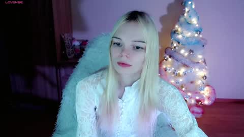 Snapshot of emily_nyaffe chatting on January 2025 09:18:01 PM Lia online show from January 2025 09:18:01 PM