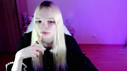 Snapshot of emily_nyaffe chatting on January 2025 09:07:01 PM Lia online show from January 2025 09:07:01 PM