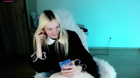 Snapshot of emily_nyaffe chatting on February 2025 11:25:02 PM Lia online show from February 2025 11:25:02 PM