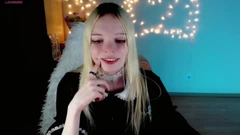 Snapshot of emily_nyaffe chatting on February 2025 01:52:02 AM Lia online show from February 2025 01:52:02 AM