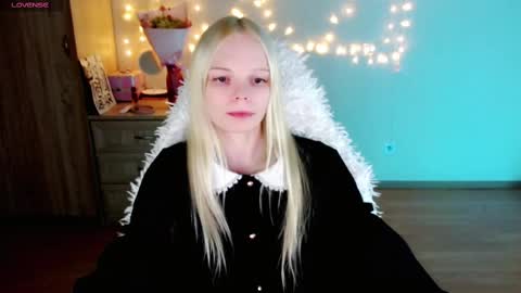 Snapshot of emily_nyaffe chatting on March 2025 05:38:01 PM Lia online show from March 2025 05:38:01 PM