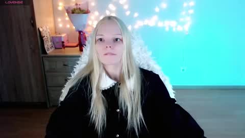 Snapshot of emily_nyaffe chatting on March 2025 11:42:01 PM Lia online show from March 2025 11:42:01 PM