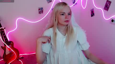 Snapshot of emily_nyaffe chatting on September 2025 11:43:02 AM Lia online show from September 2025 11:43:02 AM