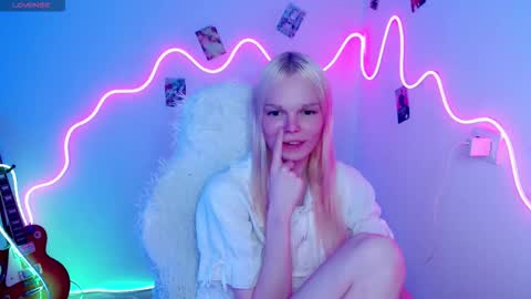 Snapshot of emily_nyaffe chatting on October 2025 06:08:02 PM Lia online show from October 2025 06:08:02 PM