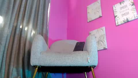 Snapshot of emily_oxx chatting on June 2026 07:13:01 PM Emily online show from June 2026 07:13:01 PM