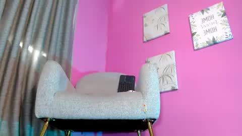 Snapshot of emily_oxx chatting on June 2026 06:22:02 PM Emily online show from June 2026 06:22:02 PM