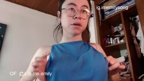 Snapshot of emily_pearl_ chatting on May 2026 02:44:02 PM emily_pearl_ online show from May 2026 02:44:02 PM