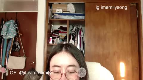 Snapshot of emily_pearl_ chatting on May 2026 07:34:02 PM emily_pearl_ online show from May 2026 07:34:02 PM