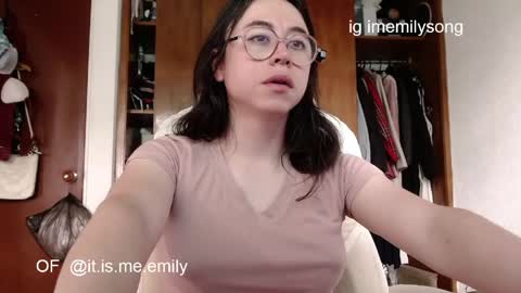 Snapshot of emily_pearl_ chatting on May 2026 08:13:02 PM emily_pearl_ online show from May 2026 08:13:02 PM