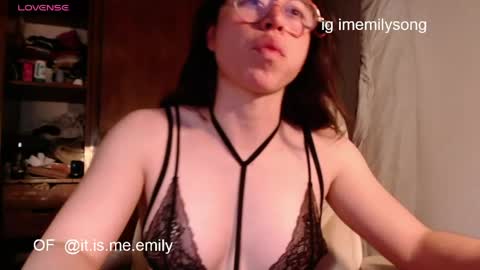 Snapshot of emily_pearl_ chatting on May 2026 10:39:01 PM emily_pearl_ online show from May 2026 10:39:01 PM